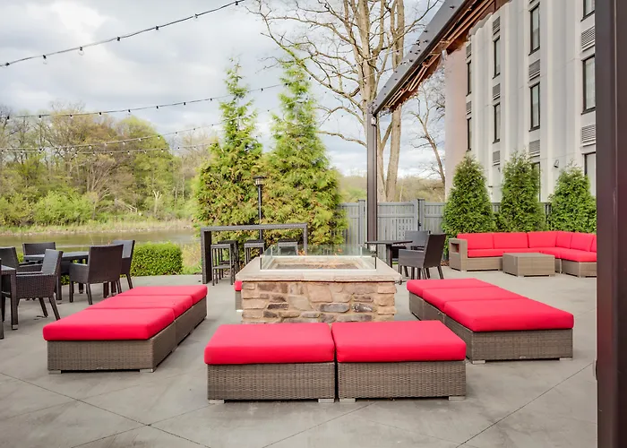 Top Milwaukee Airport Hotels with Free Parking